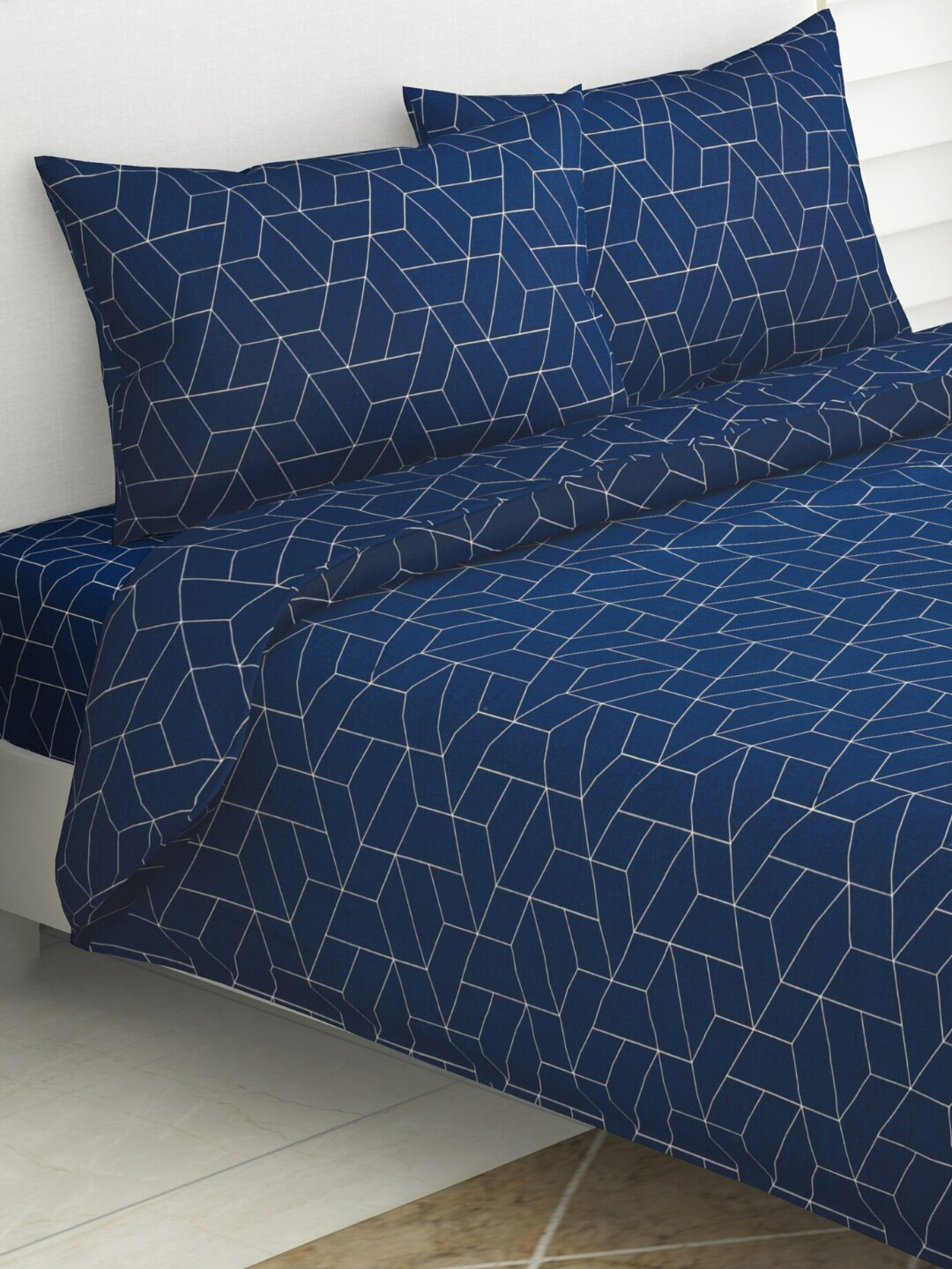 

haus & kinder Blue & White Geometric Cotton 120 TC King Bedsheet With 2 Pillow Covers