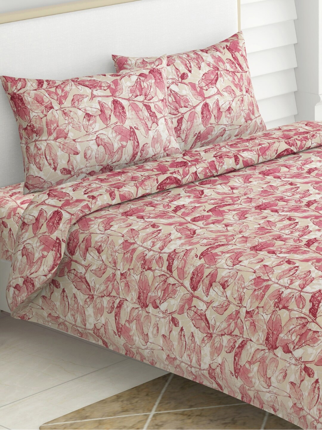 

haus & kinder Red & White Printed Cotton 186 TC Queen Bedsheet With 2 Pillow Covers