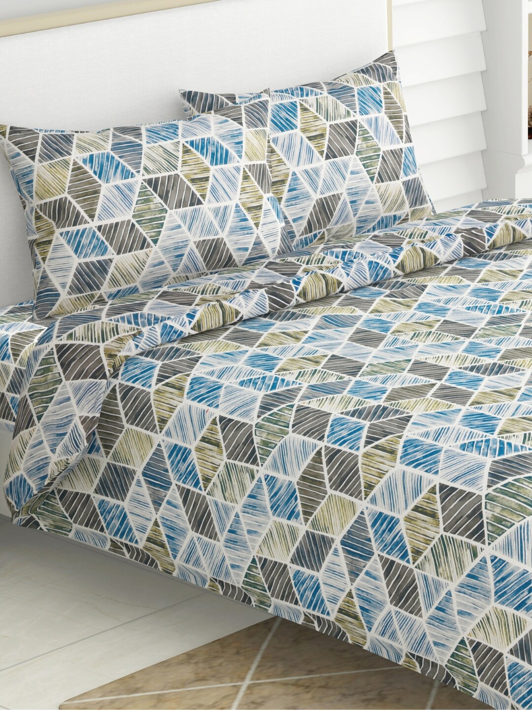 

haus & kinder Blue & White Geometric Cotton 186 TC Queen Bedsheet With 2 Pillow Covers