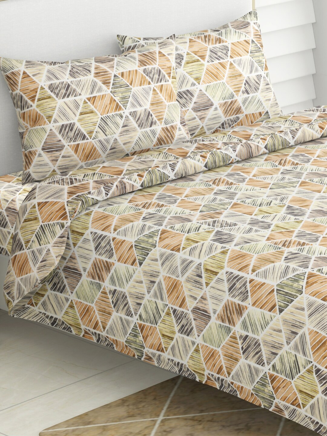 

haus & kinder Yellow Geometric Pure Cotton 186 TC Queen Bedsheet With 2 Pillow Covers