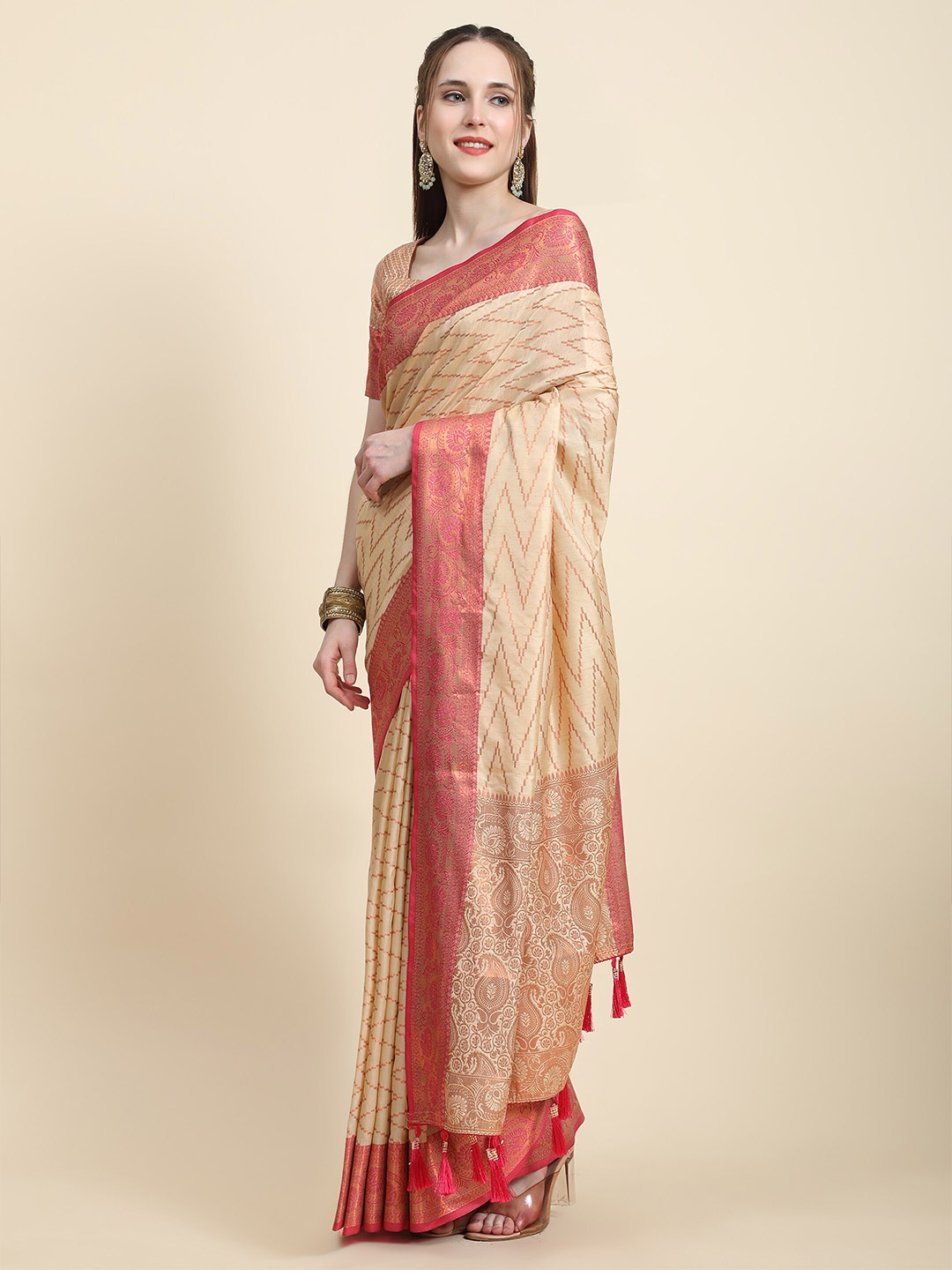 

YAVIRA SILK Woven Design Zari Banarasi Saree, Off white