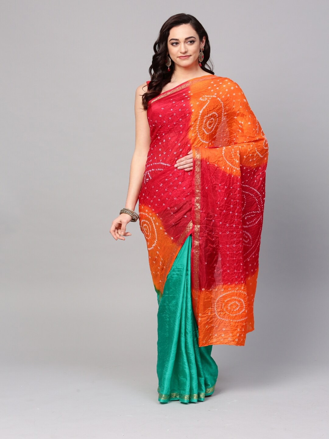 

Geroo Jaipur Bandhani Printed Zari Detailed Half & Half Bandhani Saree, Red