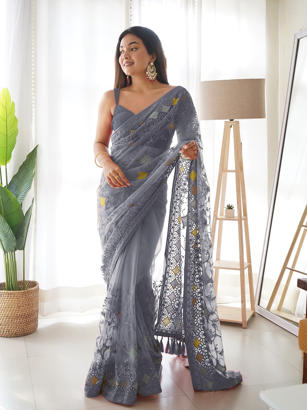 

VEECHIS Floral Embroidered Embellished Organza Saree, Grey