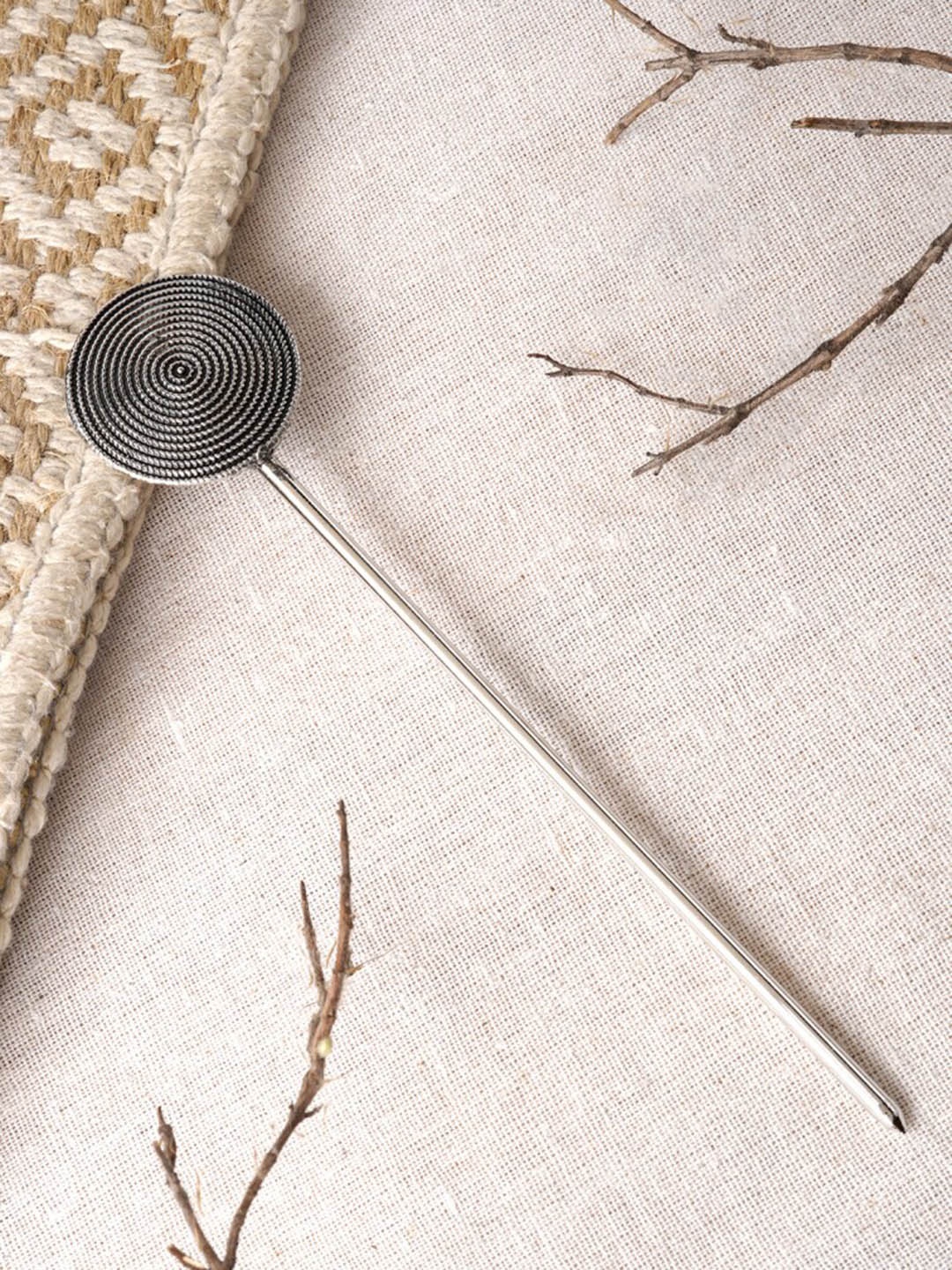 

TEEJH Silver-Toned Kasturba Oxidised Juda Hairstick