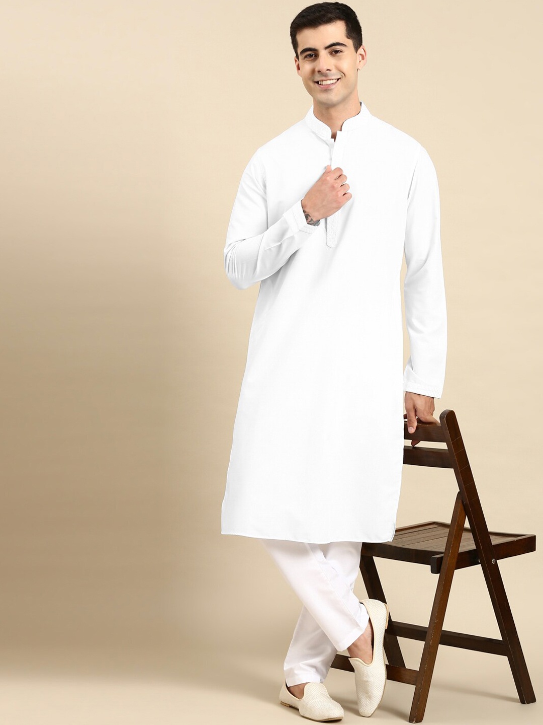 

TheEthnic.Co Ethnic Motifs Embroidered Thread Work Straight Kurta, White