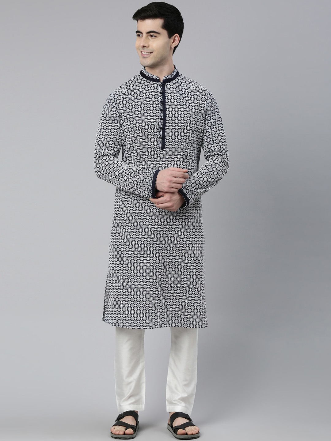 

TheEthnic.Co Geometric Embroidered Chikankari Kurta, Blue