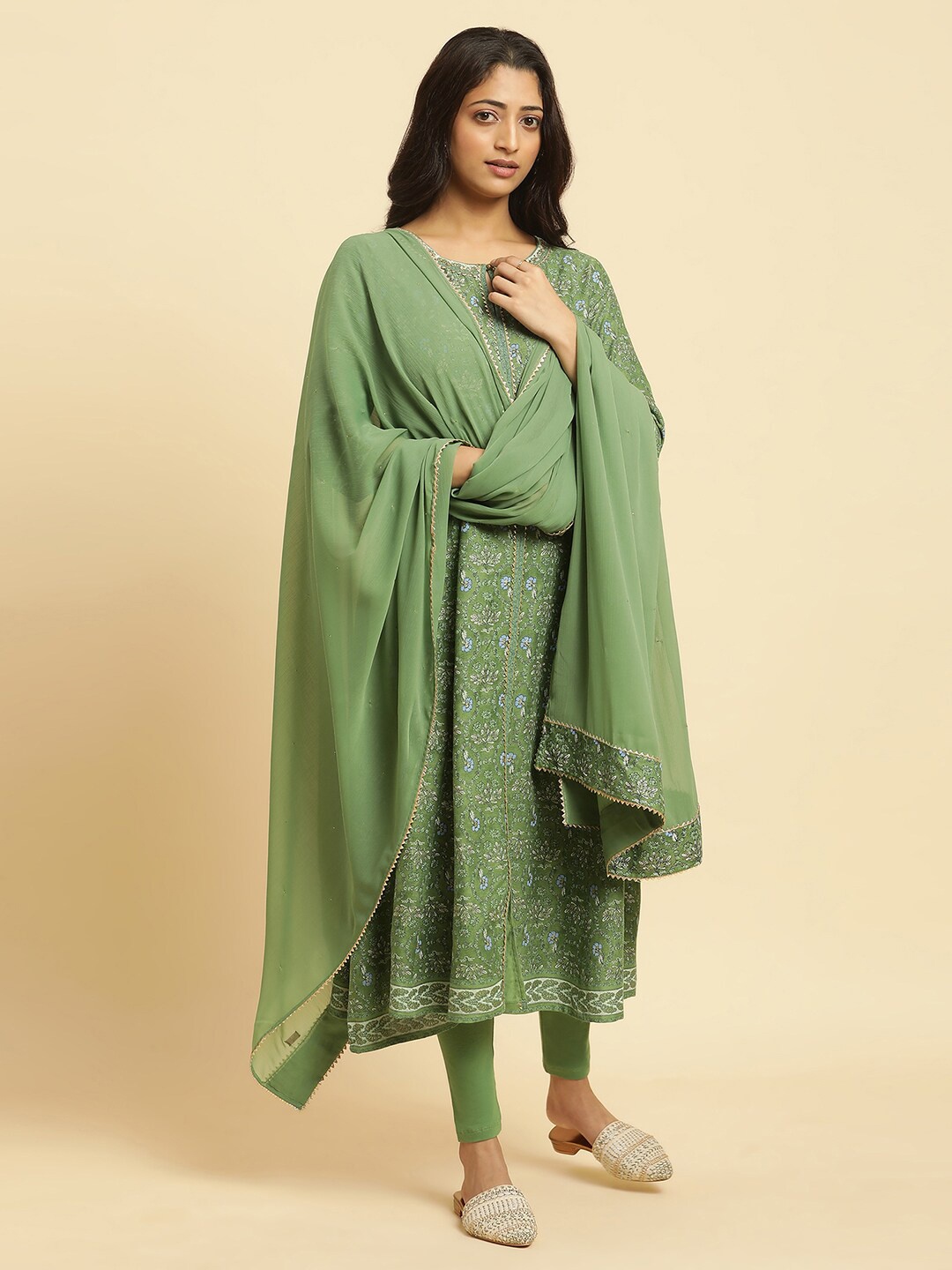 

W Solid Dupatta With Gotta Patti, Green
