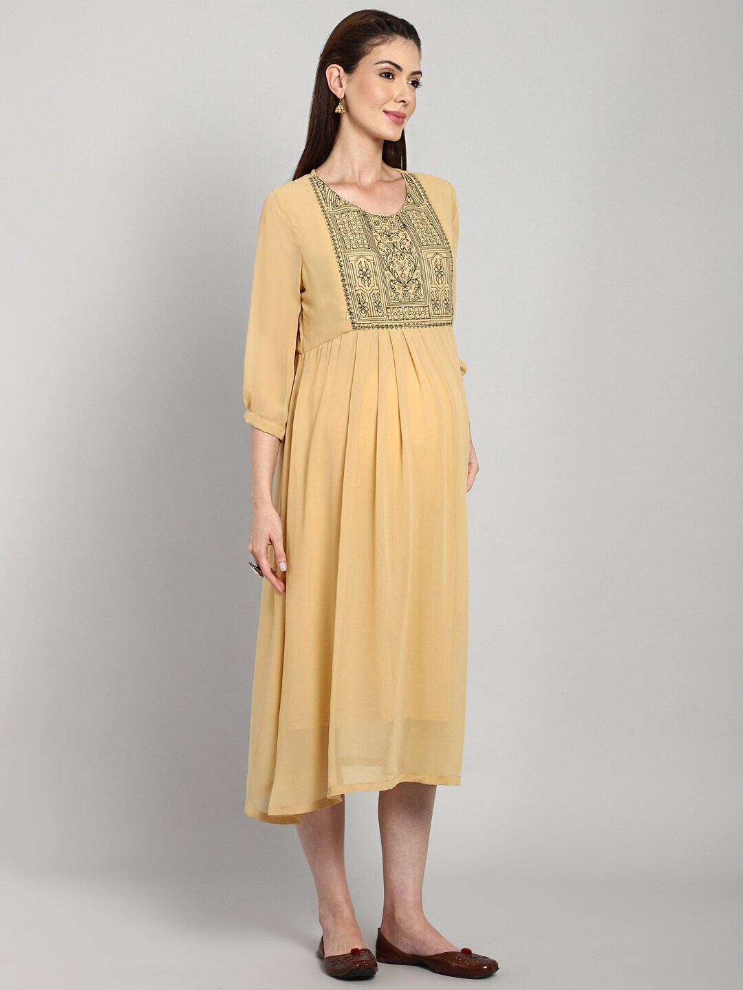 

House Of Zelena Ethnic Motifs Print Fit & flare Pleated Midi Maternity Ethnic Dress, Beige