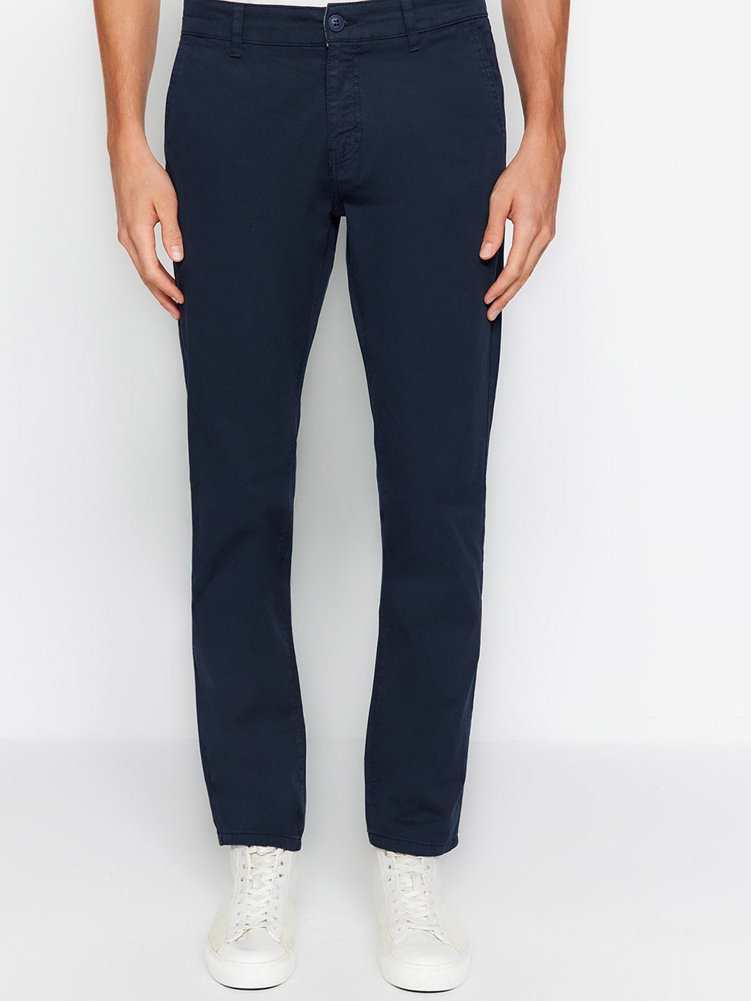 

Trendyol Men Mid-Rise Regular Trousers, Navy blue