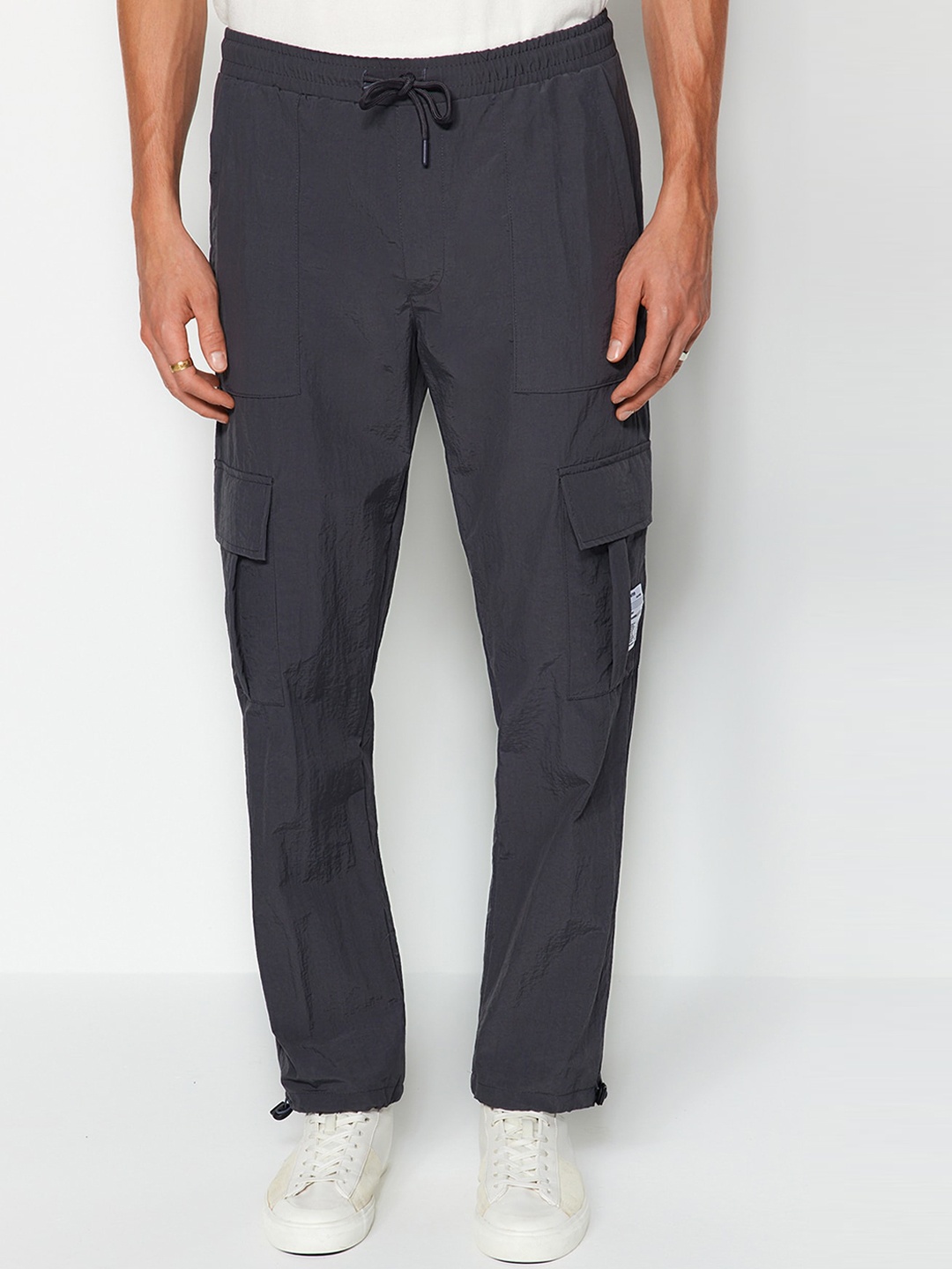 

Trendyol Men Mid Rise Plain Cargos, Grey
