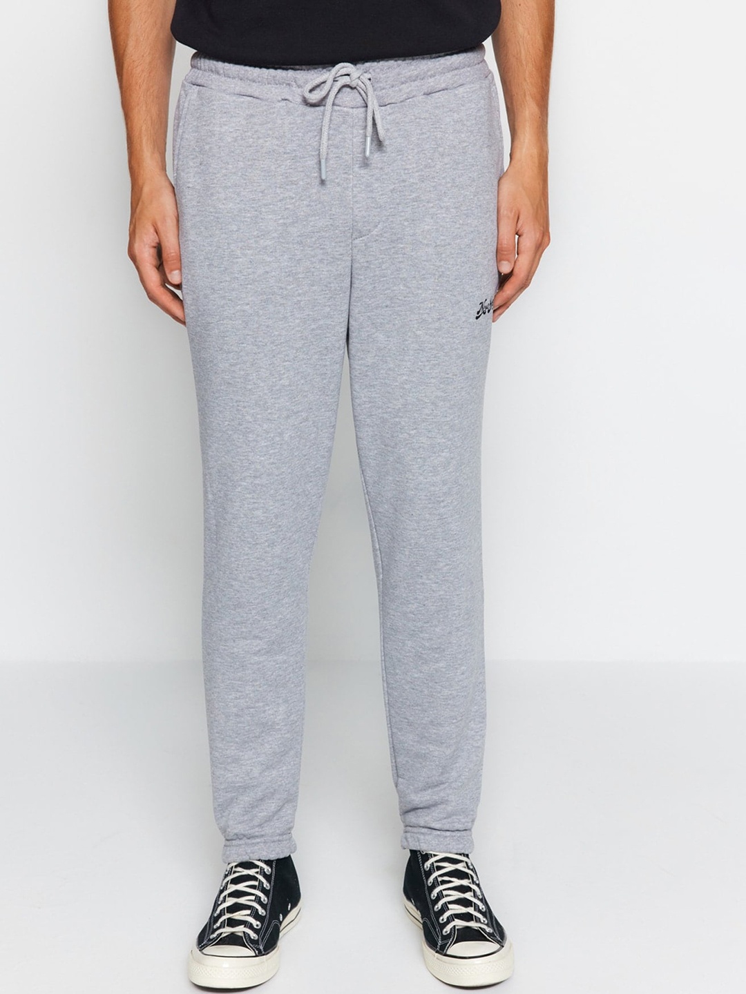 

Trendyol Men Mid Rise Plain Regular Trousers, Grey