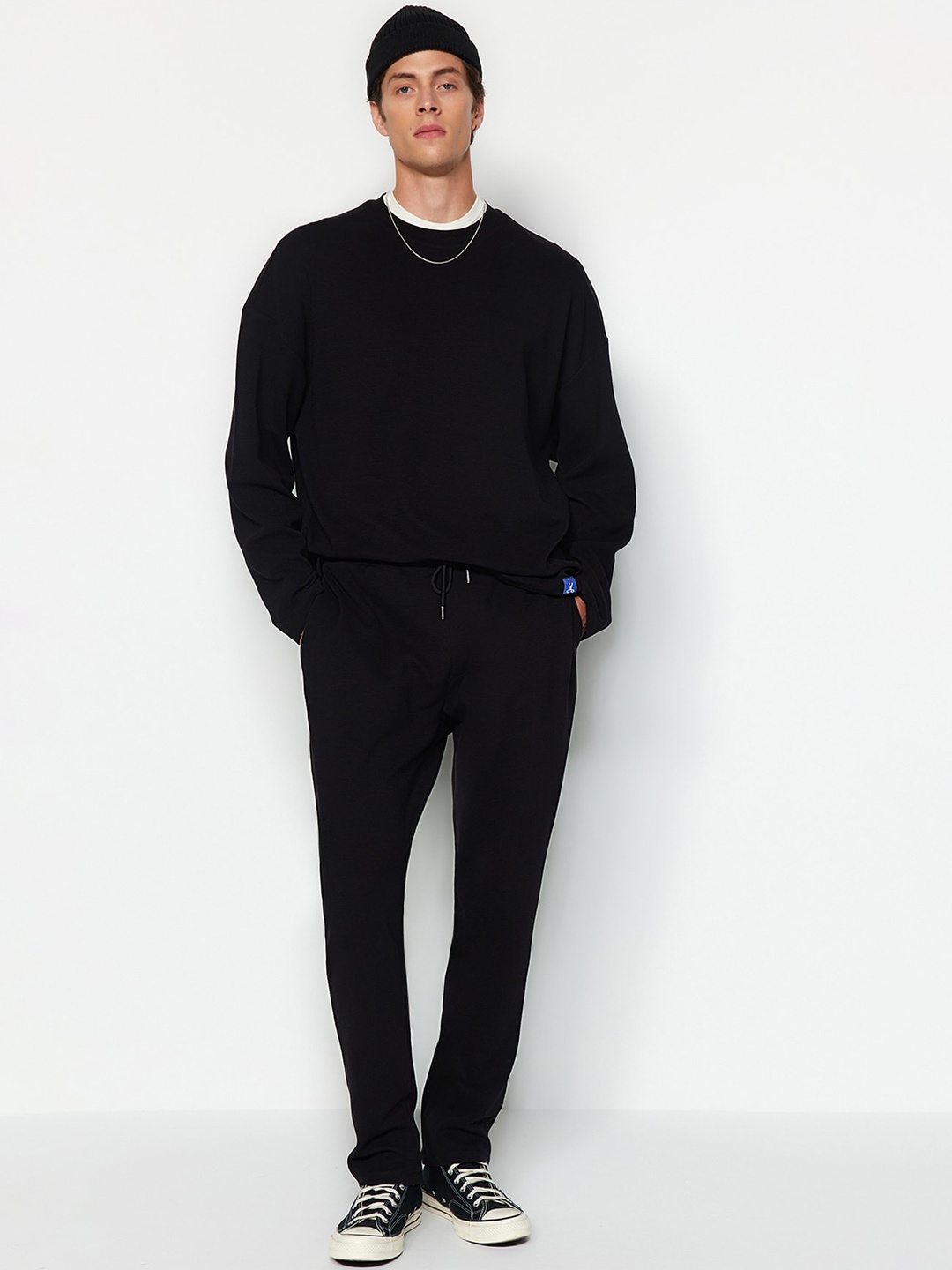 

Trendyol Men Mid-Rise Trousers, Na