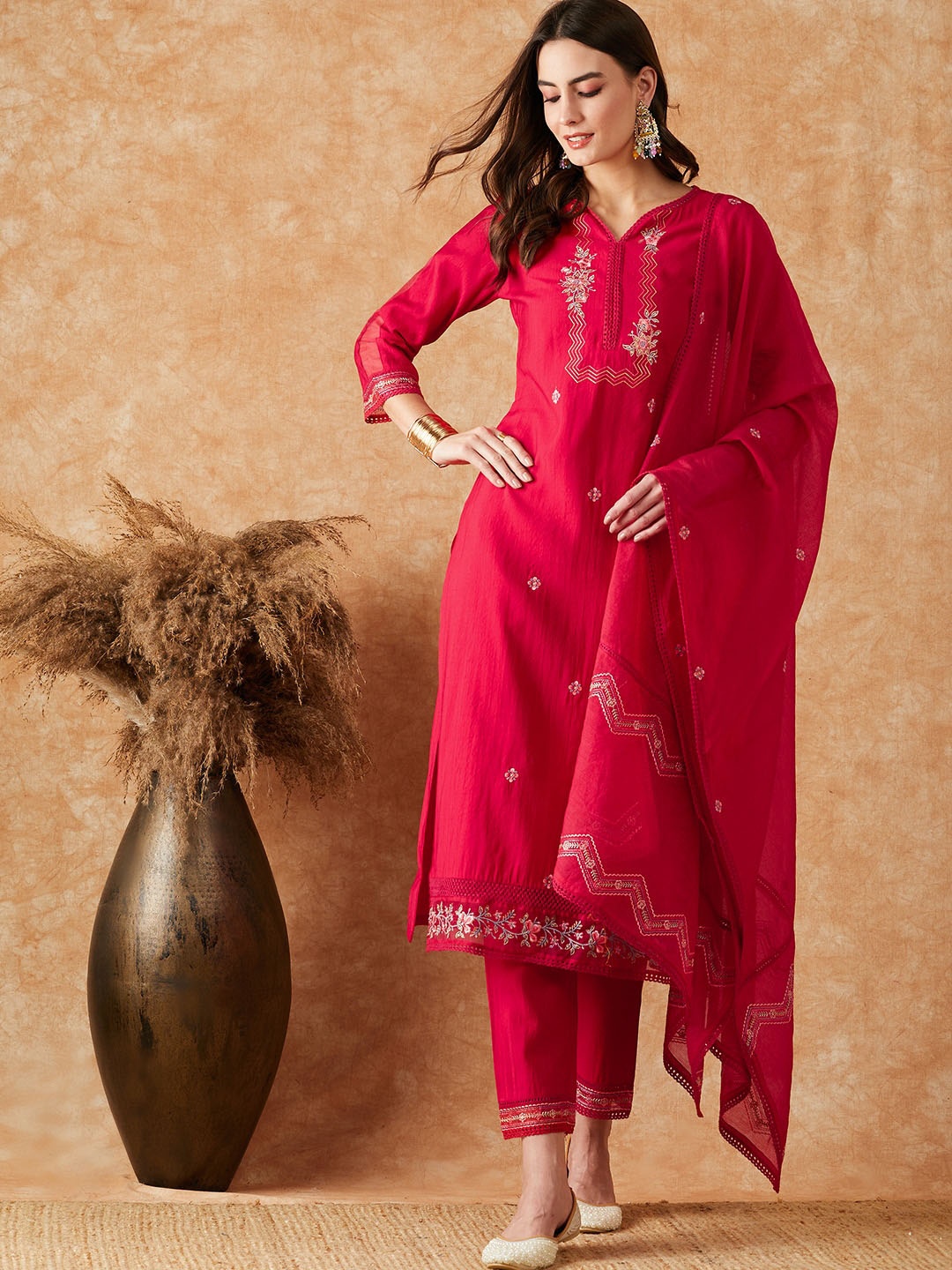 

Sangria Floral Embroidered Straight Kurta With Trousers & Dupatta, Magenta