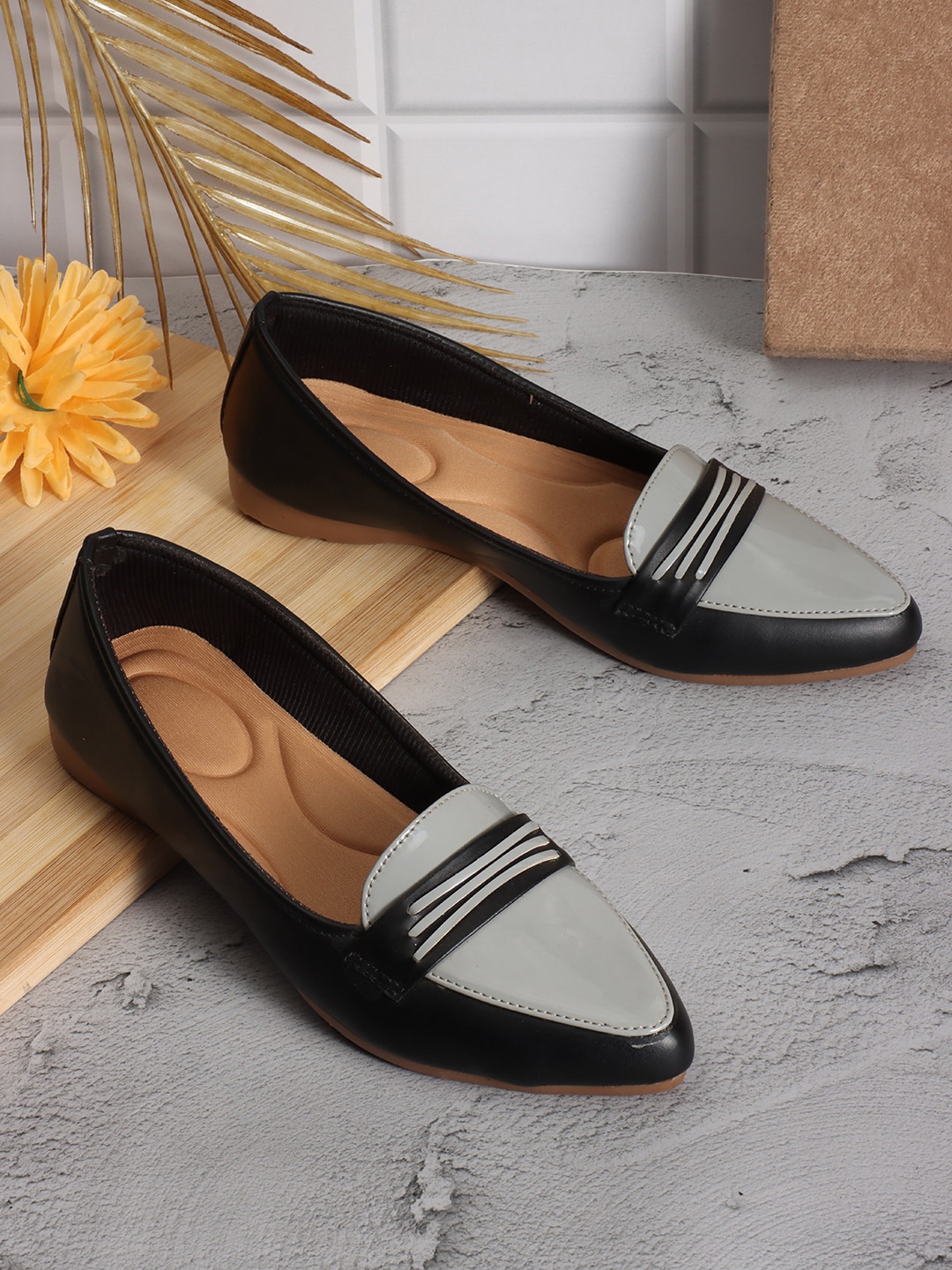 

PERY PAO Colourblocked Pointed Toe Ballerinas, Black