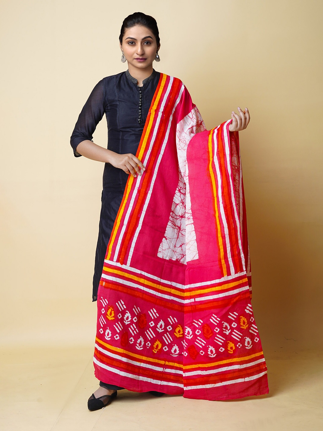 

Unnati Silks Ethnic Motifs Printed Pure Cotton Batik Dupatta, Pink