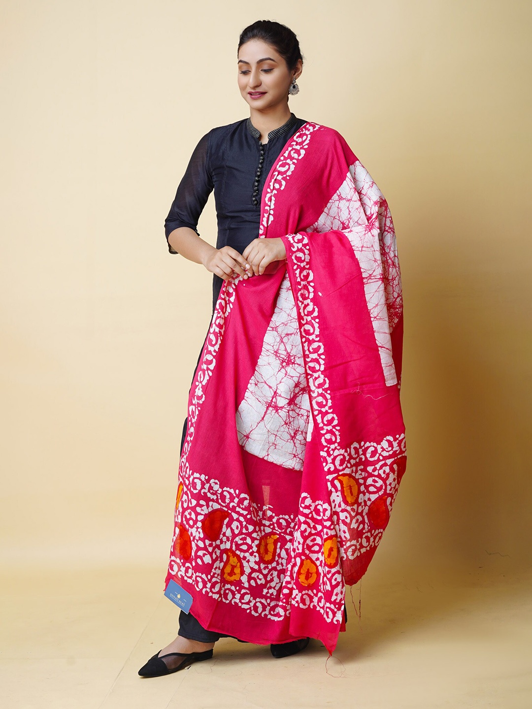 

Unnati Silks Ethnic Motifs Printed Pure Cotton Batik Dupatta, Pink