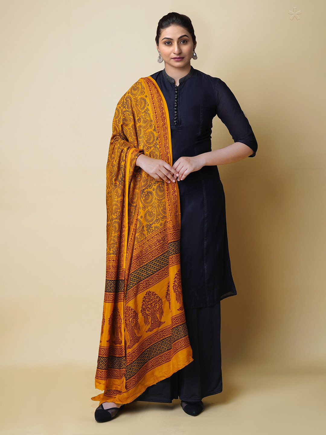 

Unnati Silks Ethnic Motifs Printed Dupatta, Yellow