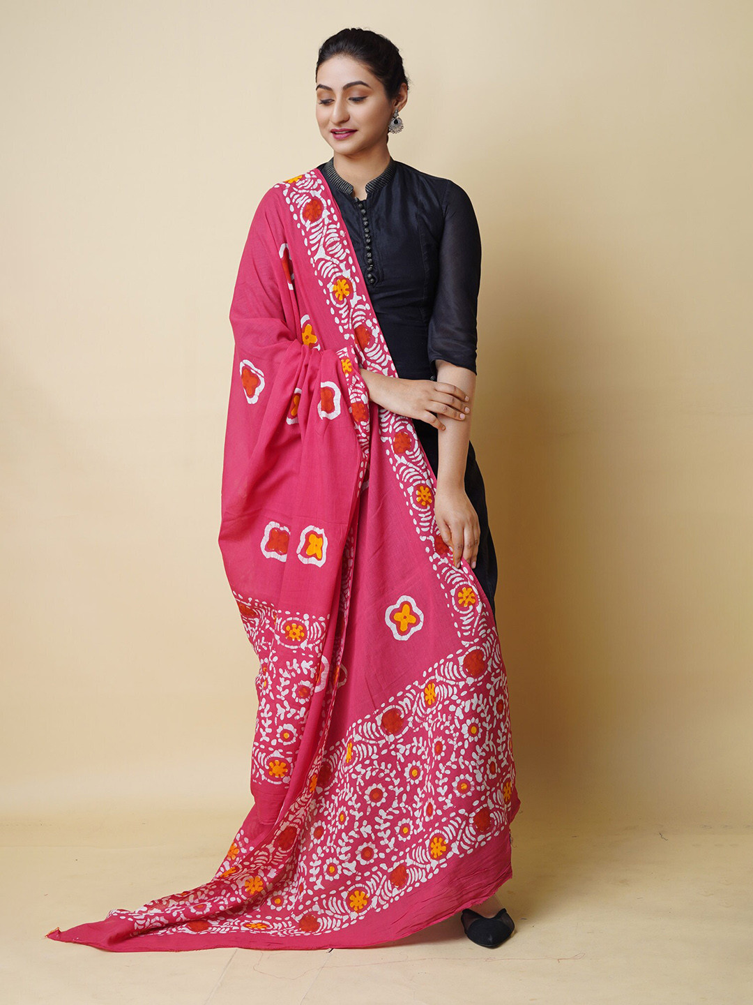 

Unnati Silks Ethnic Motifs Printed Pure Cotton Batik Dupatta, Pink