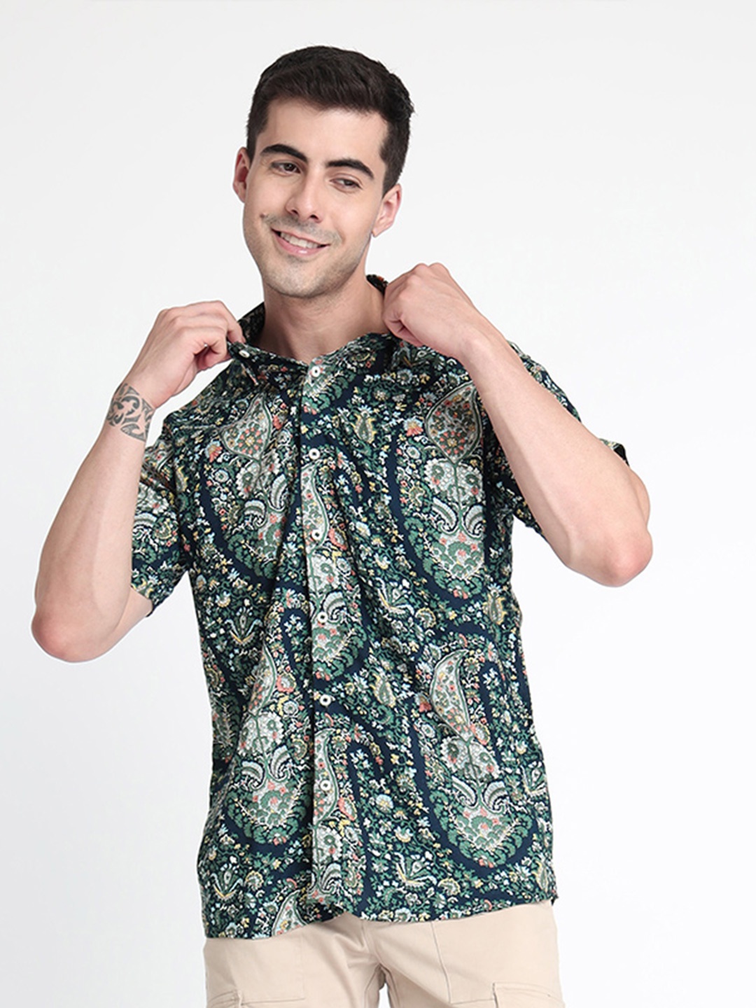 

Beyoung Spread Collar Relaxed Abstract Printed Casual Cotton Shirt, Green