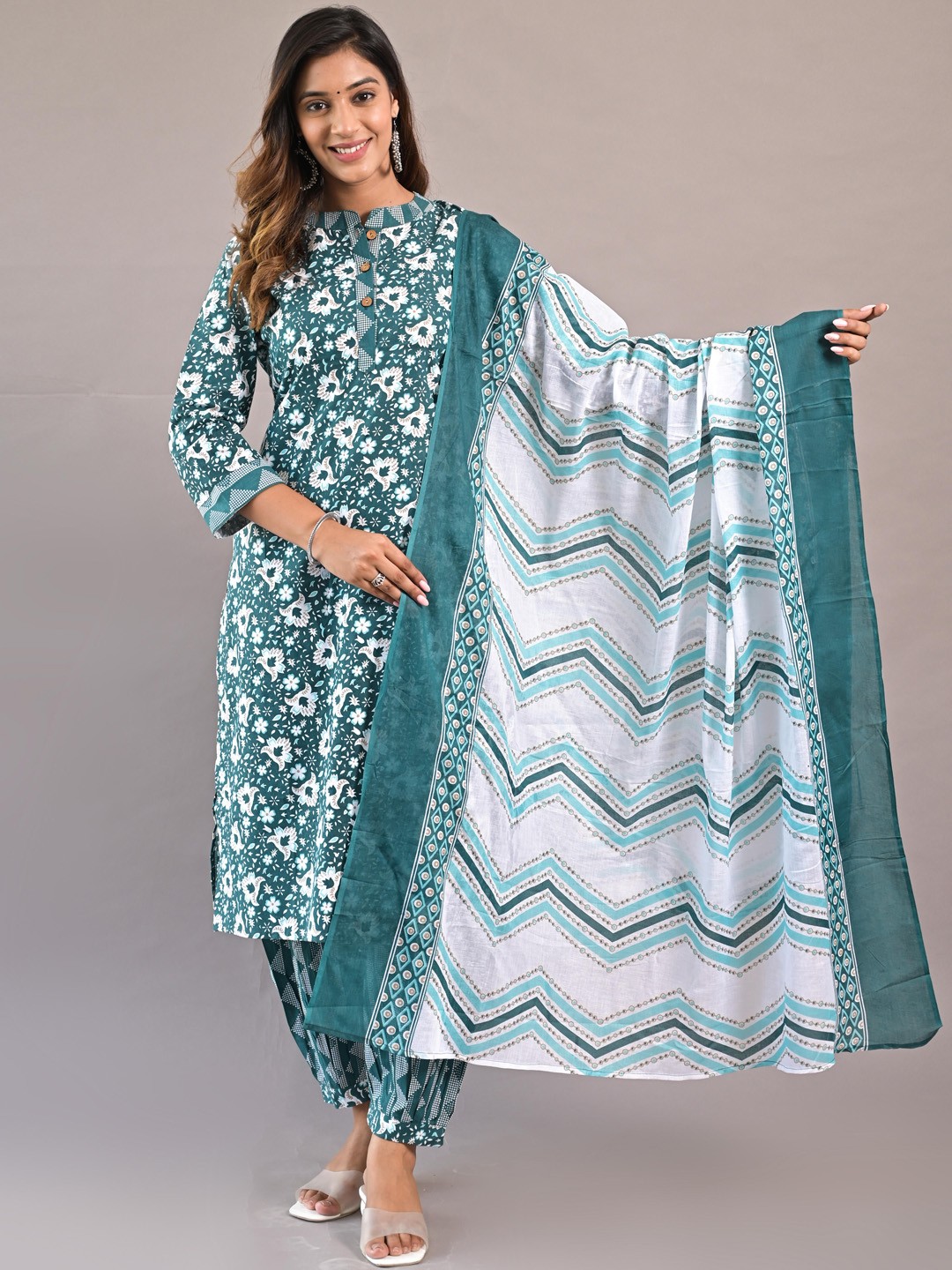 

Girly Girls Floral Printed Regular Pure Cotton Kurta with Patiala & With Dupatta, Turquoise blue