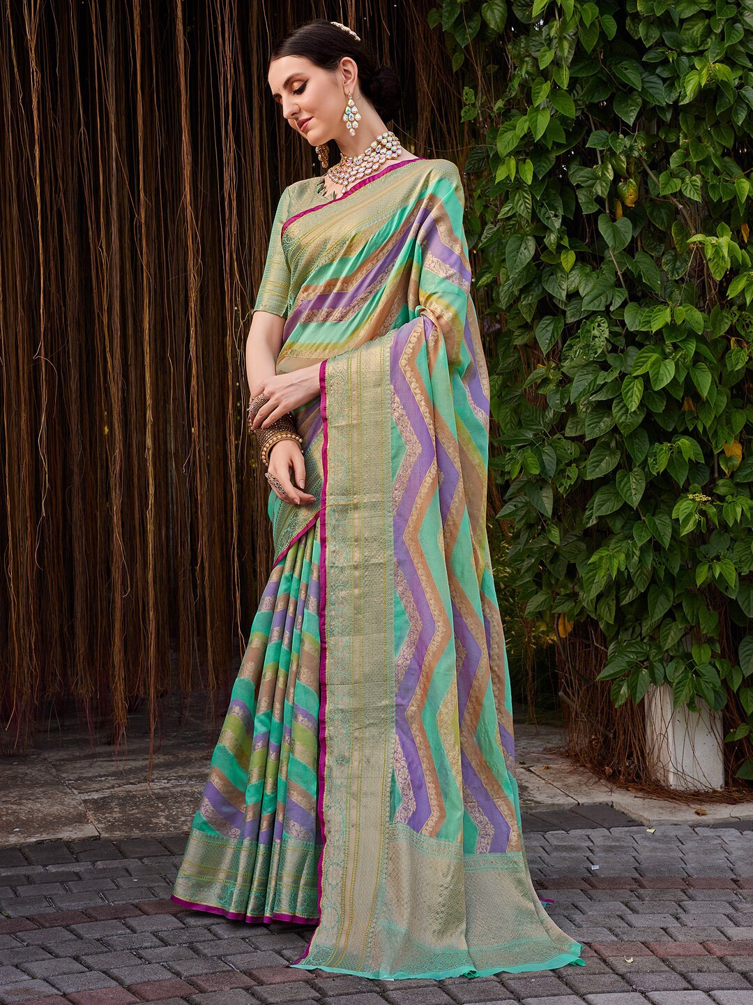 

KALINI Women Silk Blend Woven Banarasi Saree With Blouse Piece, Pink