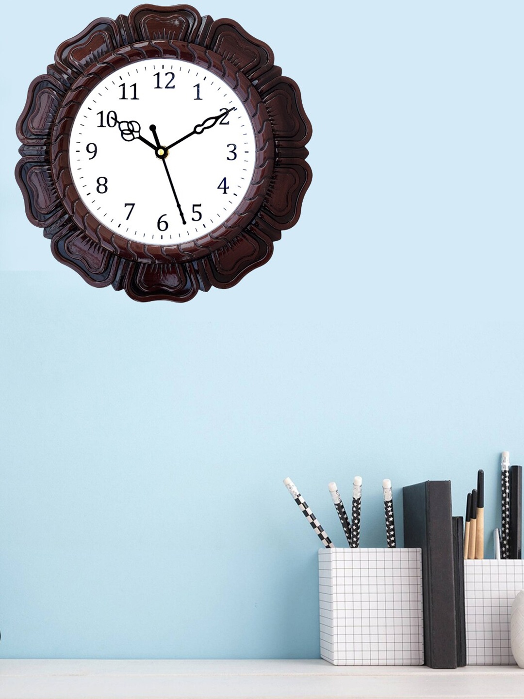 

Grabbasket Brown & White Textured Floral Contemporary Analogue Wall Clock
