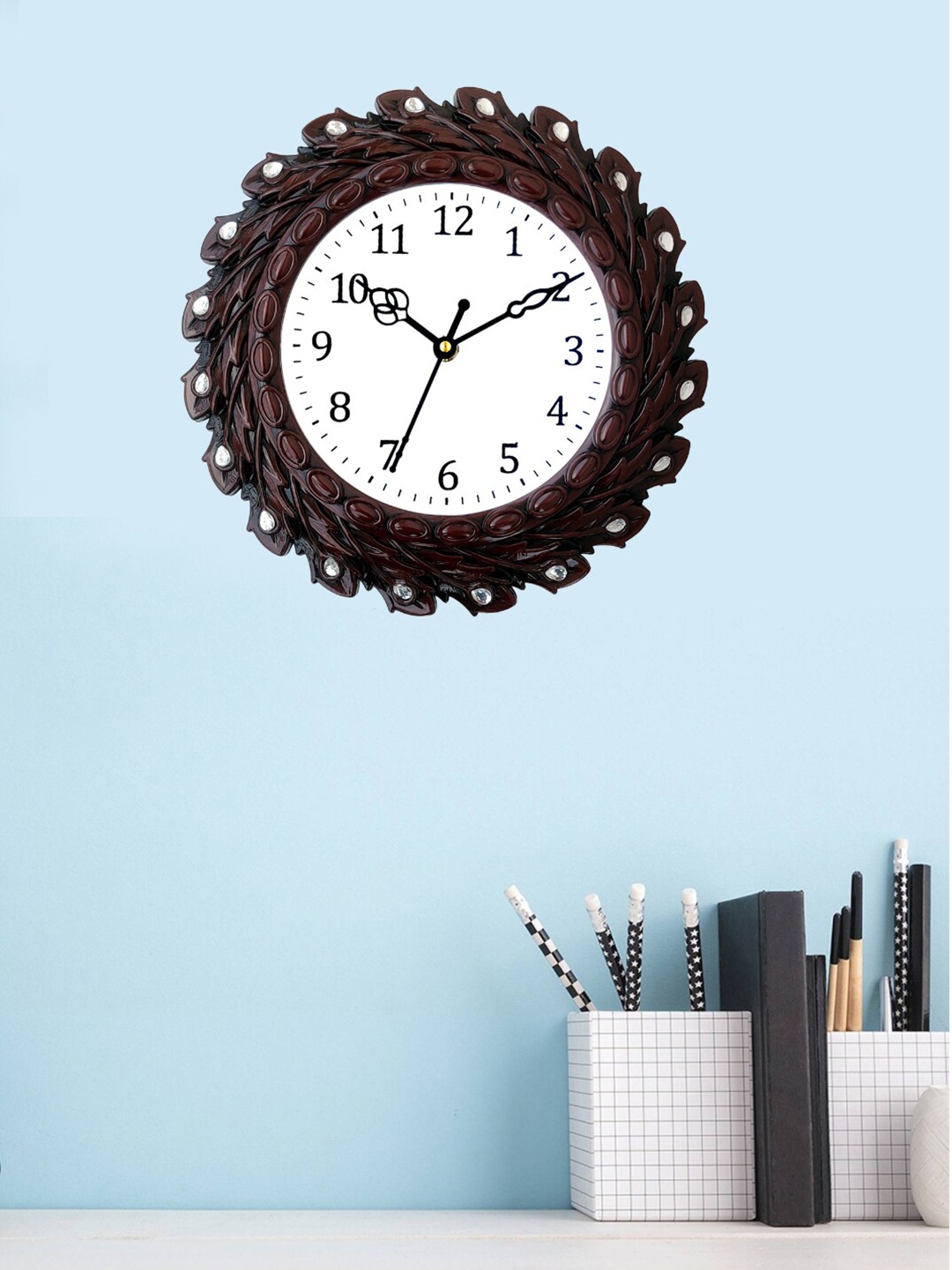 

Grabbasket Brown & White Printed Round Shaped Contemporary Wall Clock