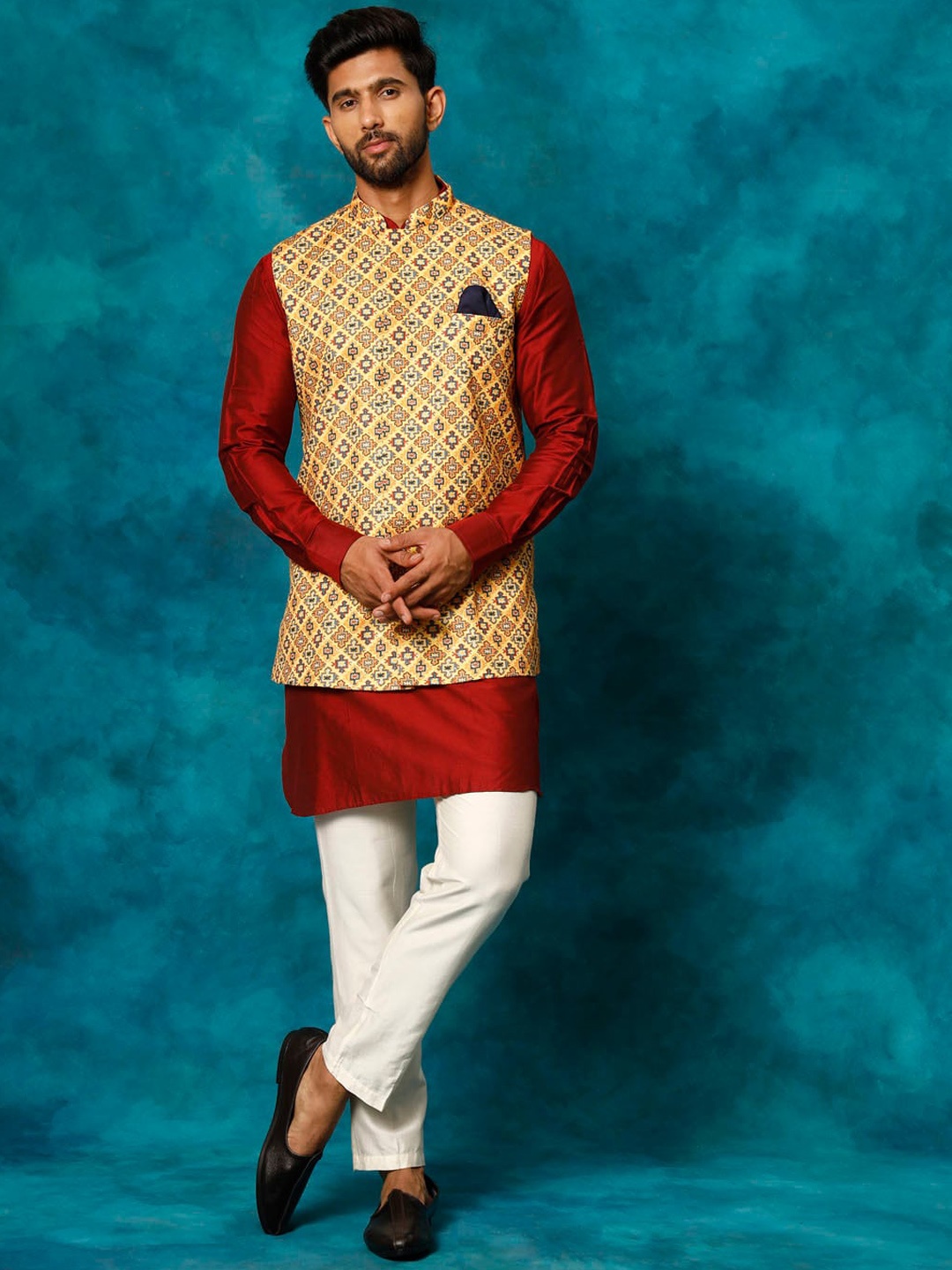 

VASTRAMAY Mandarin Collar Regular Kurta with Trousers, Maroon