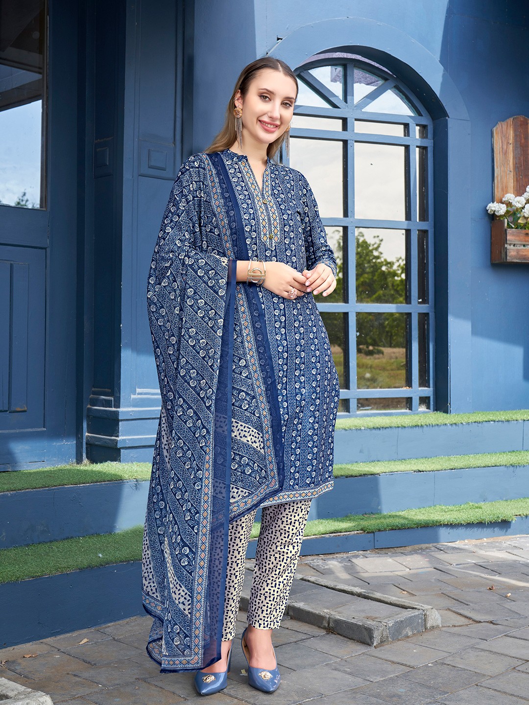 

Anouk Floral Printed Regular Kurta With Trousers & Dupatta, Blue