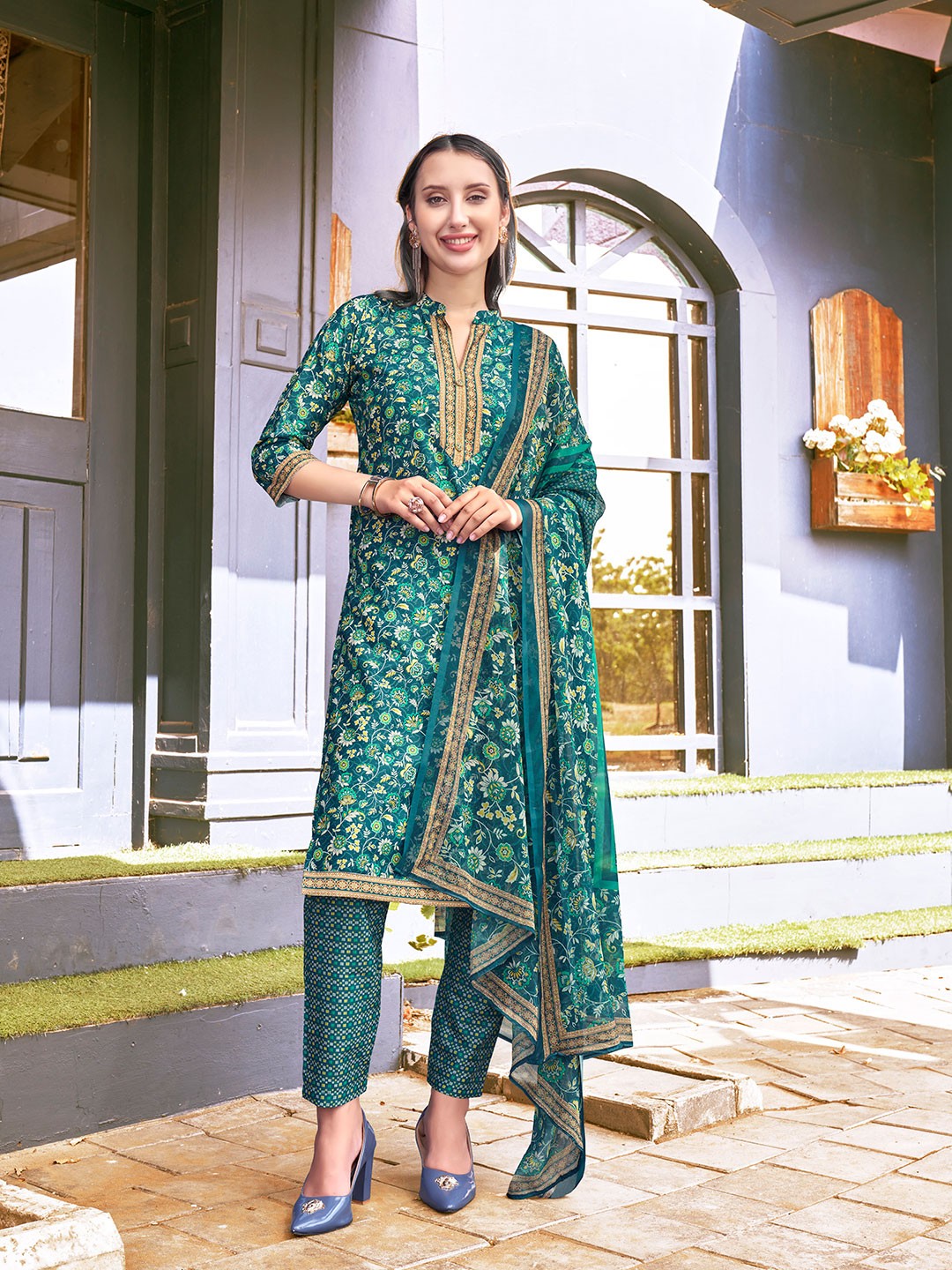 

Anouk Floral Printed Regular Kurta With Trousers & Dupatta, Turquoise blue