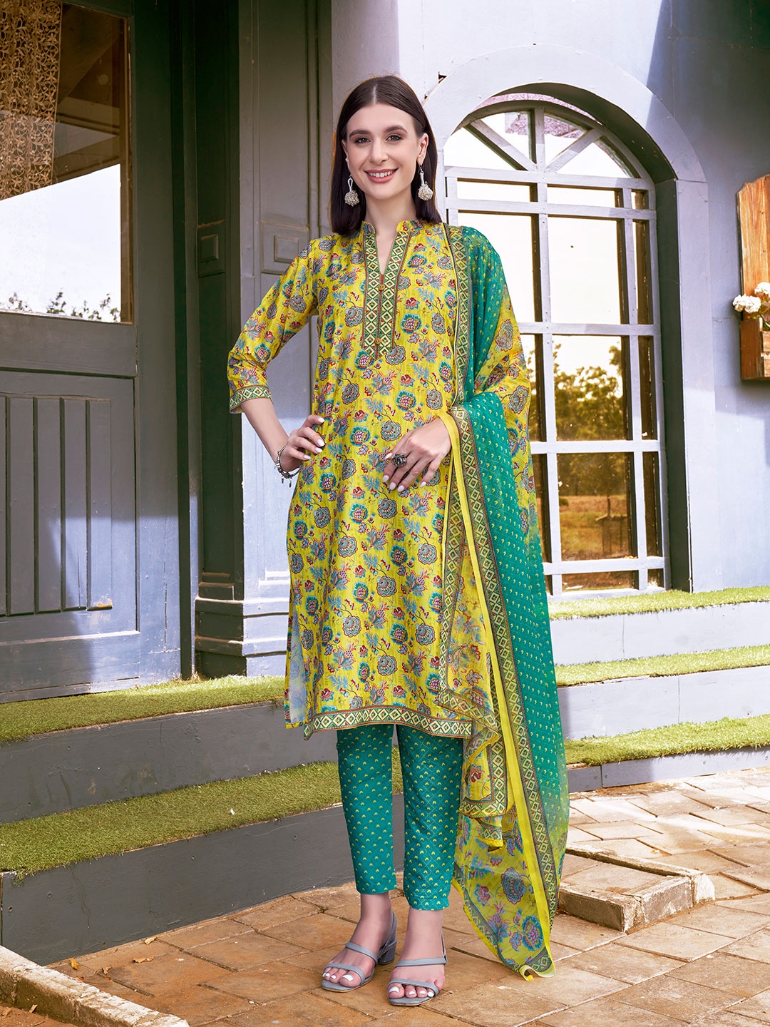 

Anouk Floral Printed Regular Kurta With Trousers & Dupatta, Lime green