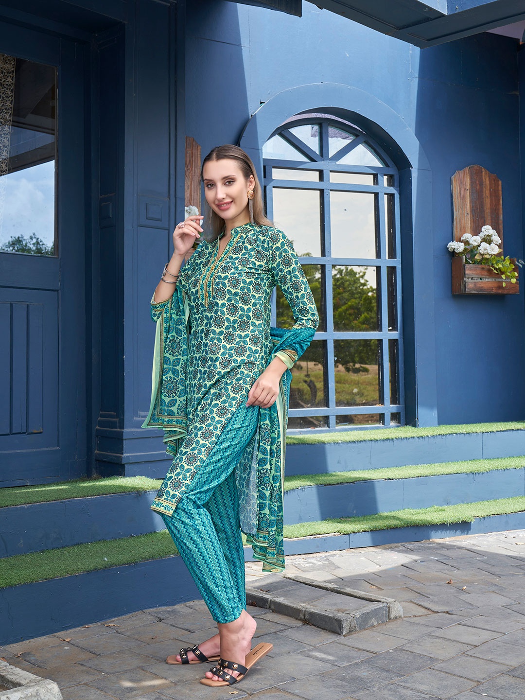 

Anouk Ethnic Motifs Printed Regular Kurta With Trousers & Dupatta, Green