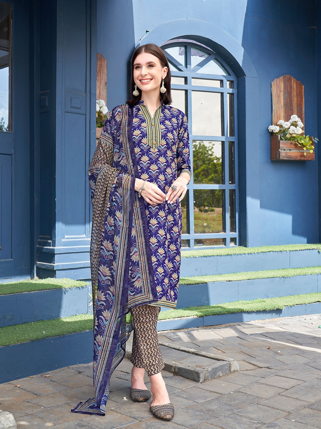 

Anouk Floral Printed Regular Kurta With Trousers & Dupatta, Blue