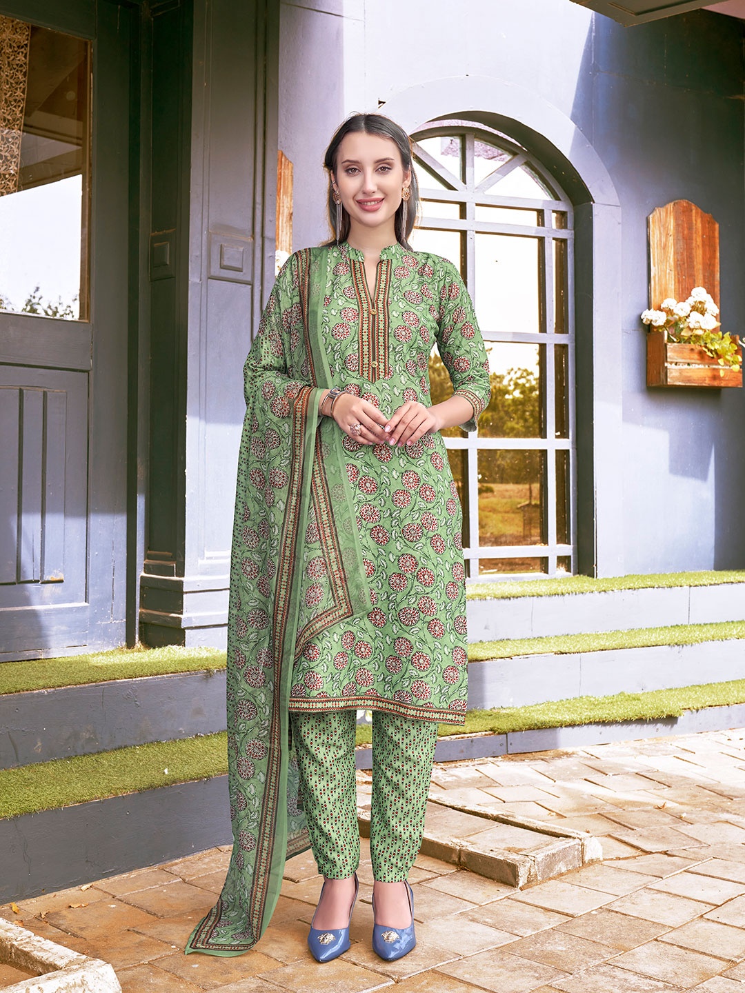 

Anouk Green & White Floral Printed Straight Kurta with Trousers & Dupatta