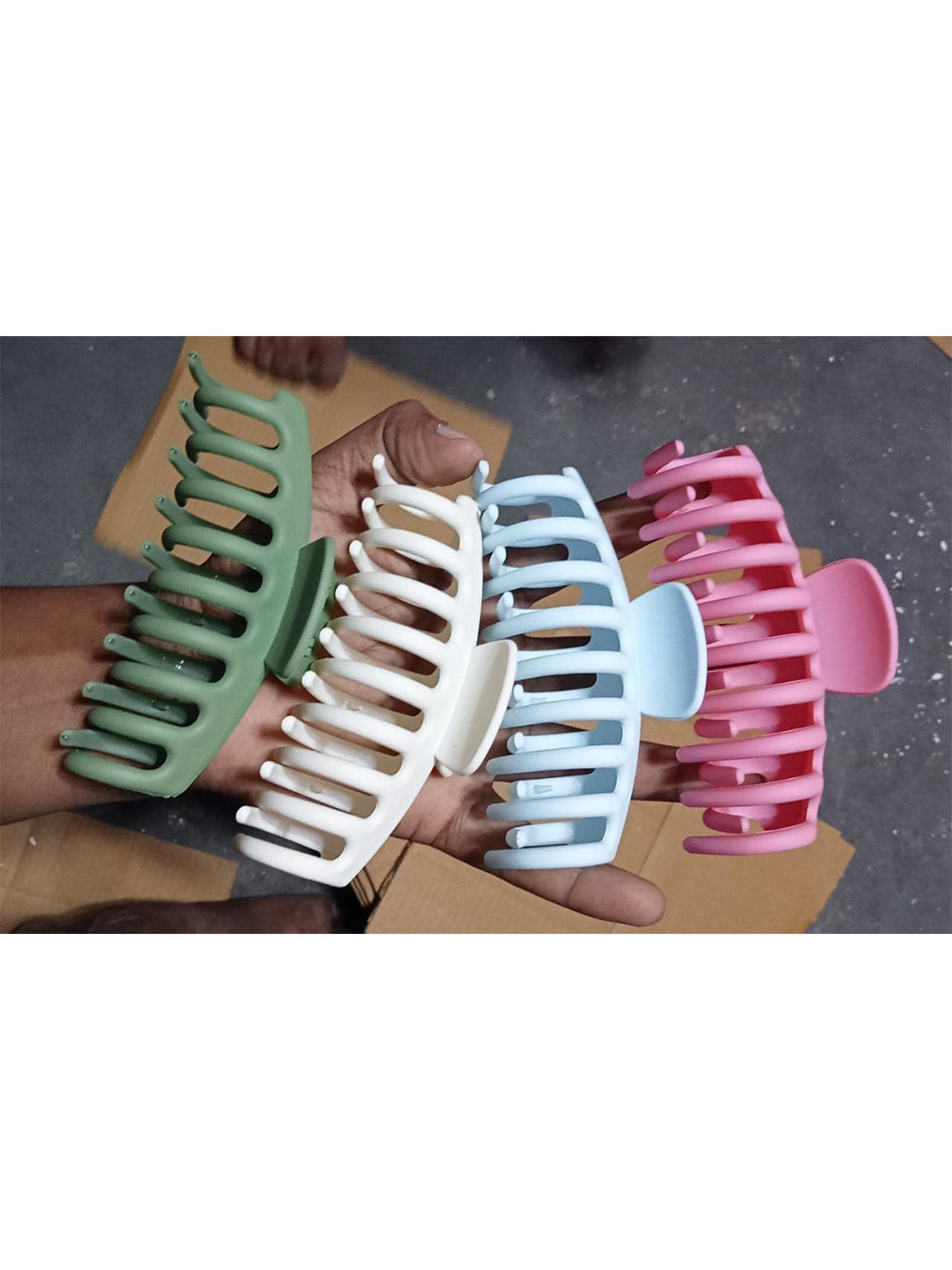 

DN Creation Set of 4 Assorted Claw Clip