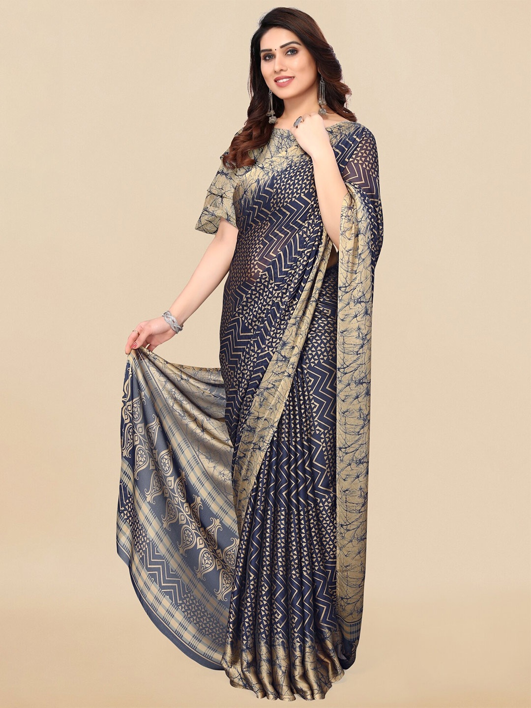 

MIRCHI FASHION Geometric Printed Saree, Navy blue