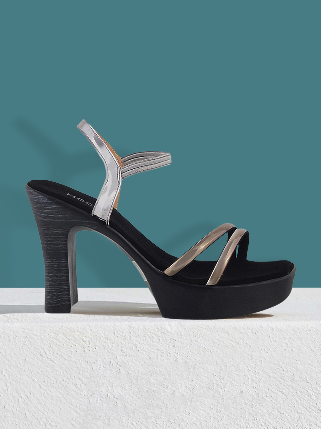 

Mochi Women Grey Solid Sandals