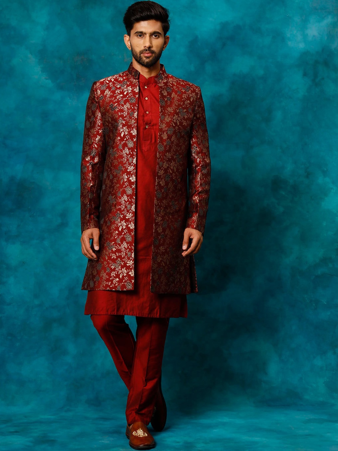 

VASTRAMAY Men Self-Design Sherwani Set, Red