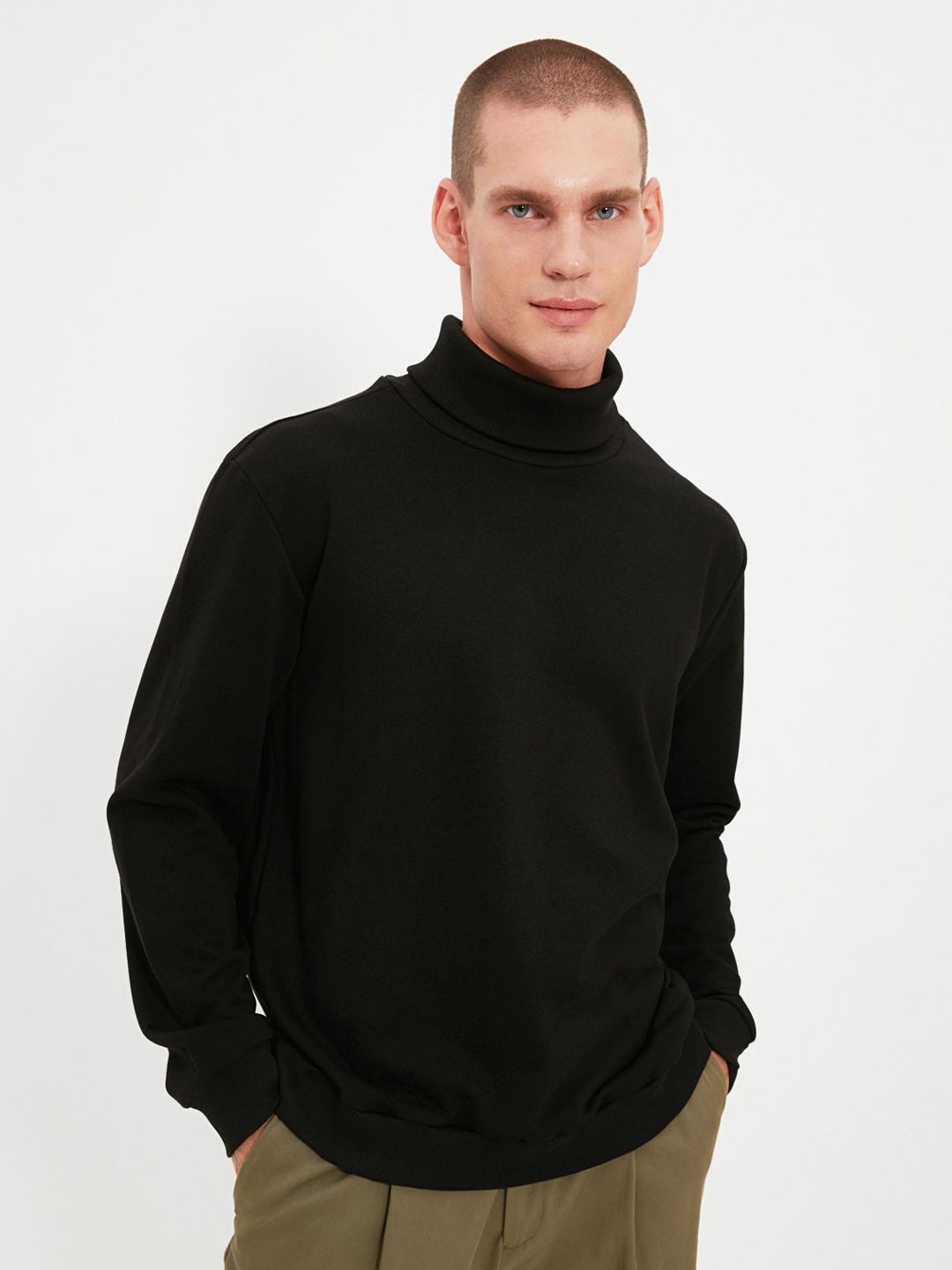 

Trendyol Turtle Neck Pullover Sweatshirt, Black