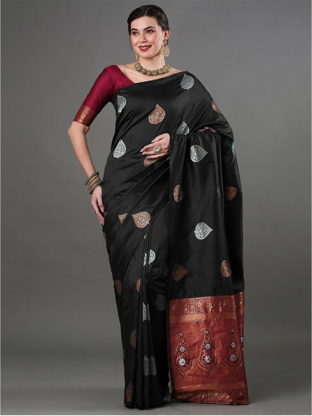 

SHIJILA Ethnic Motifs Woven Design Zari Kanjeevaram Saree, Black