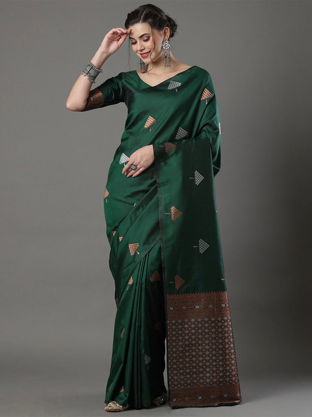 

SHIJILA Ethnic Motifs Woven Design Zari Kanjeevaram Saree, Green