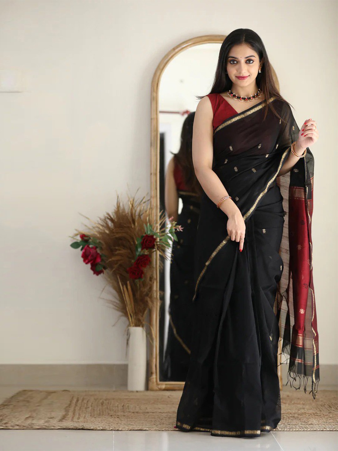 

SHIJILA Black & Red Woven Design Zari Silk Blend Kanjeevaram Saree