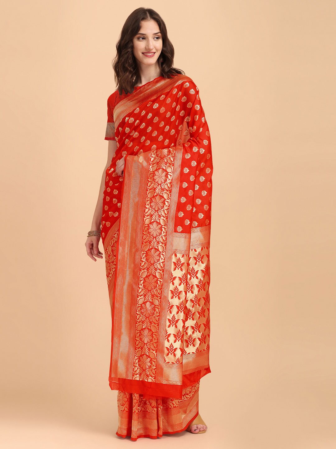 

SHIJILA Red & Gold-Toned Woven Design Zari Kanjeevaram Saree