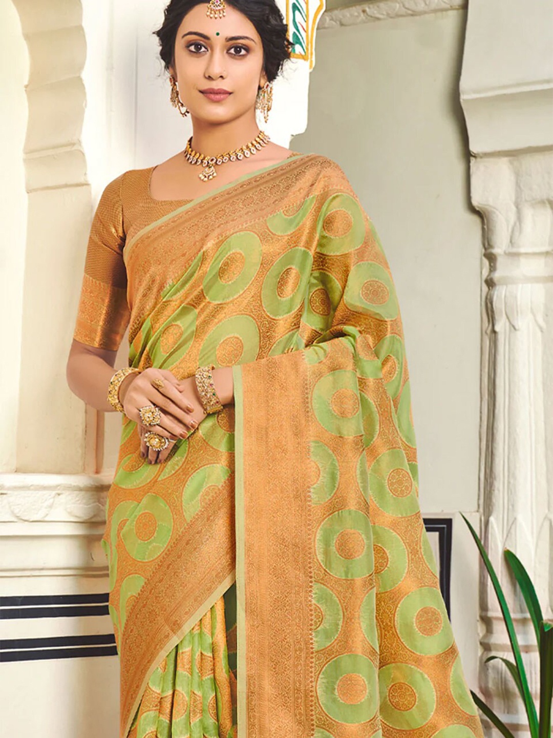 

SHIJILA Sea Green & Gold-Toned Woven Design Zari Kanjeevaram Saree