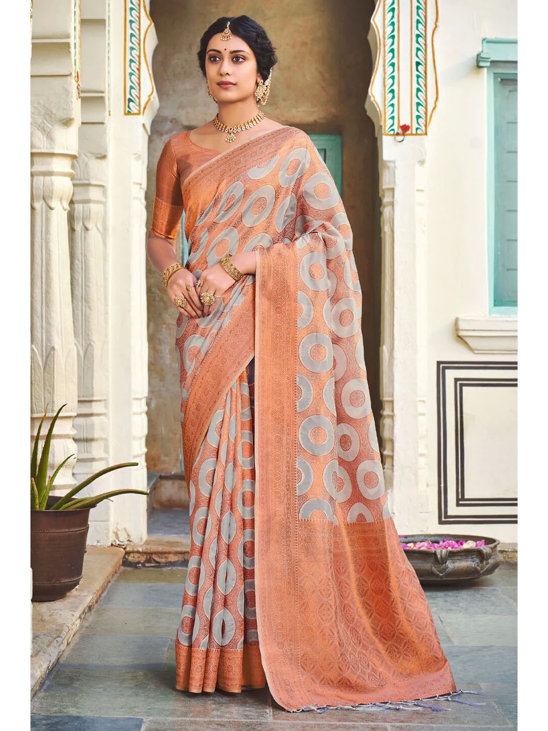 

SHIJILA White & Copper-Toned Woven Design Zari Kanjeevaram Saree