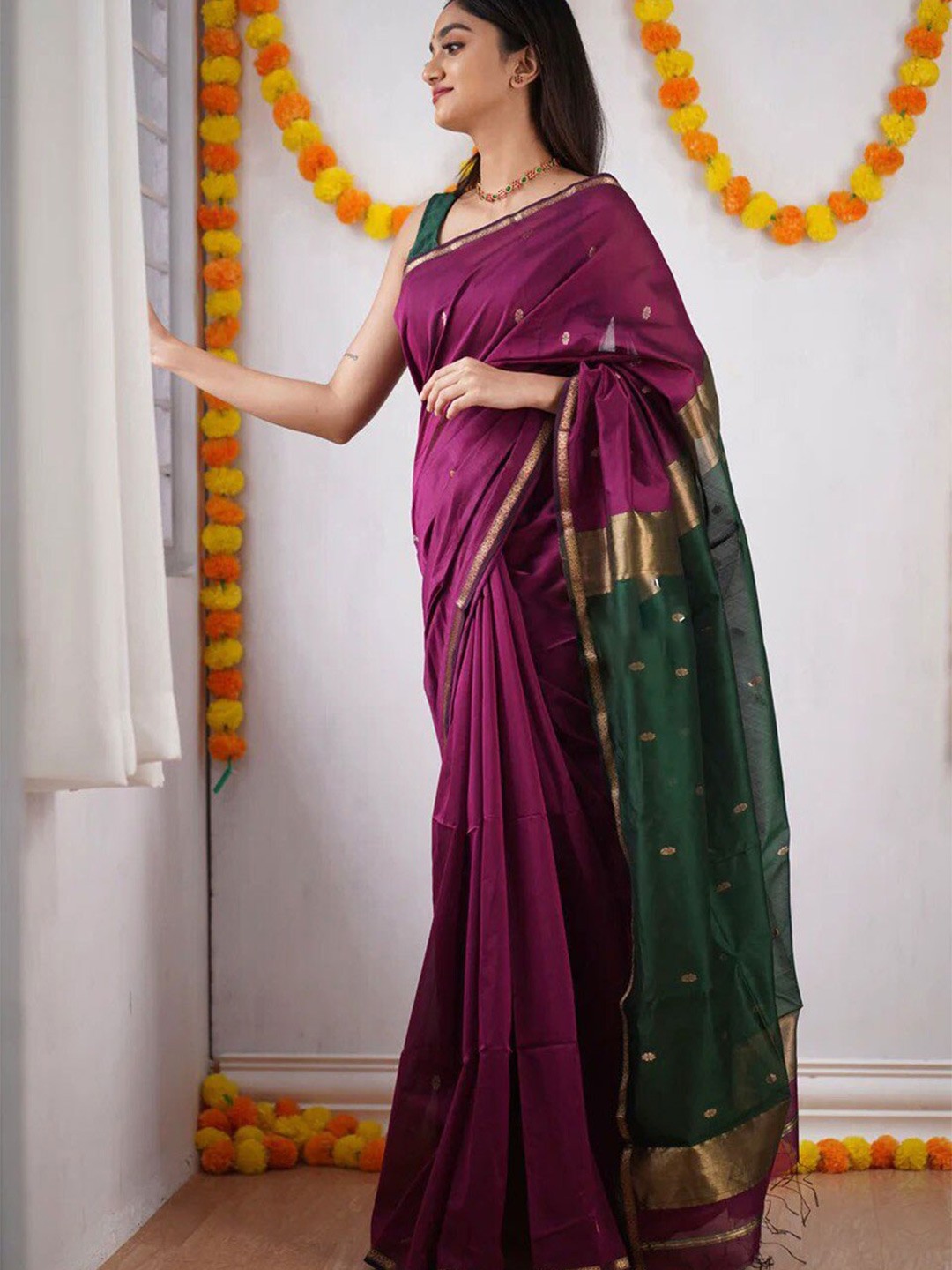 

SHIJILA Ethnic Motifs Woven Design Zari Kanjeevaram Saree, Magenta