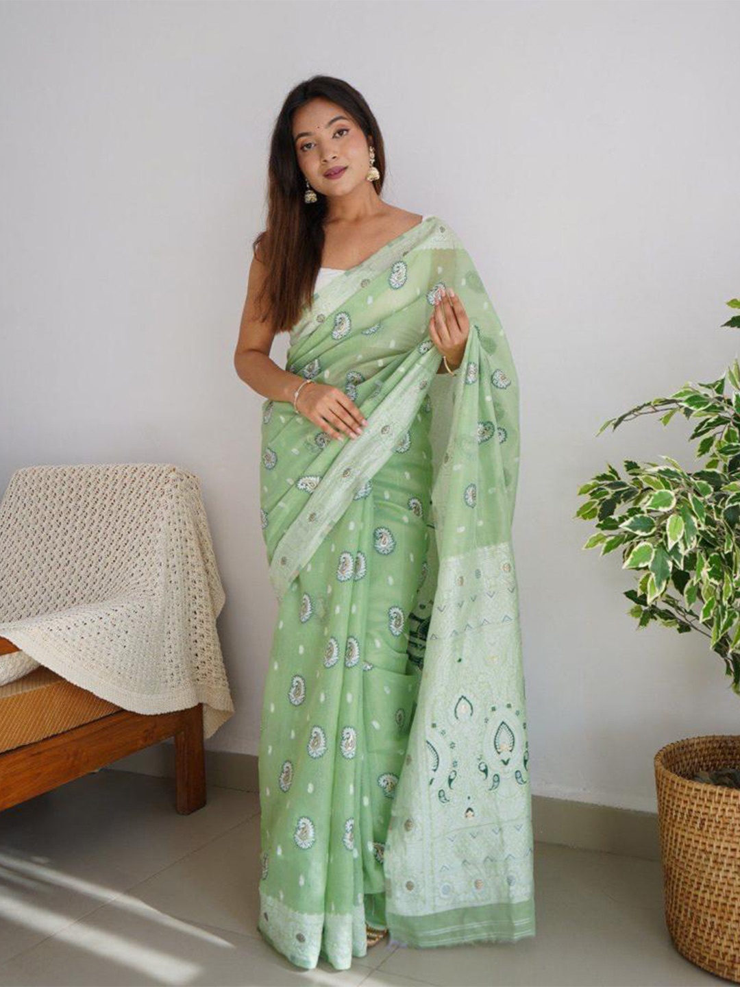 

SHIJILA Ethnic Motifs Woven Design Linen Cotton Saree, Lime green