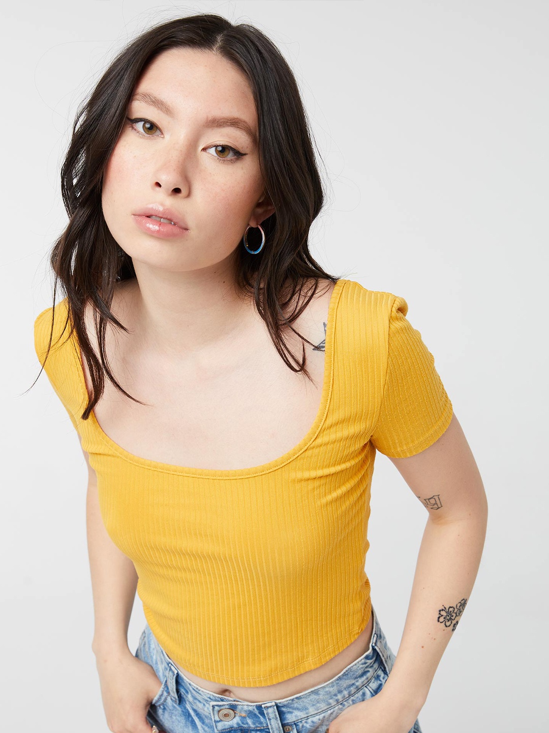 

Ardene Self Design Scoop Neck Regular Fit Crop T-shirt, Yellow