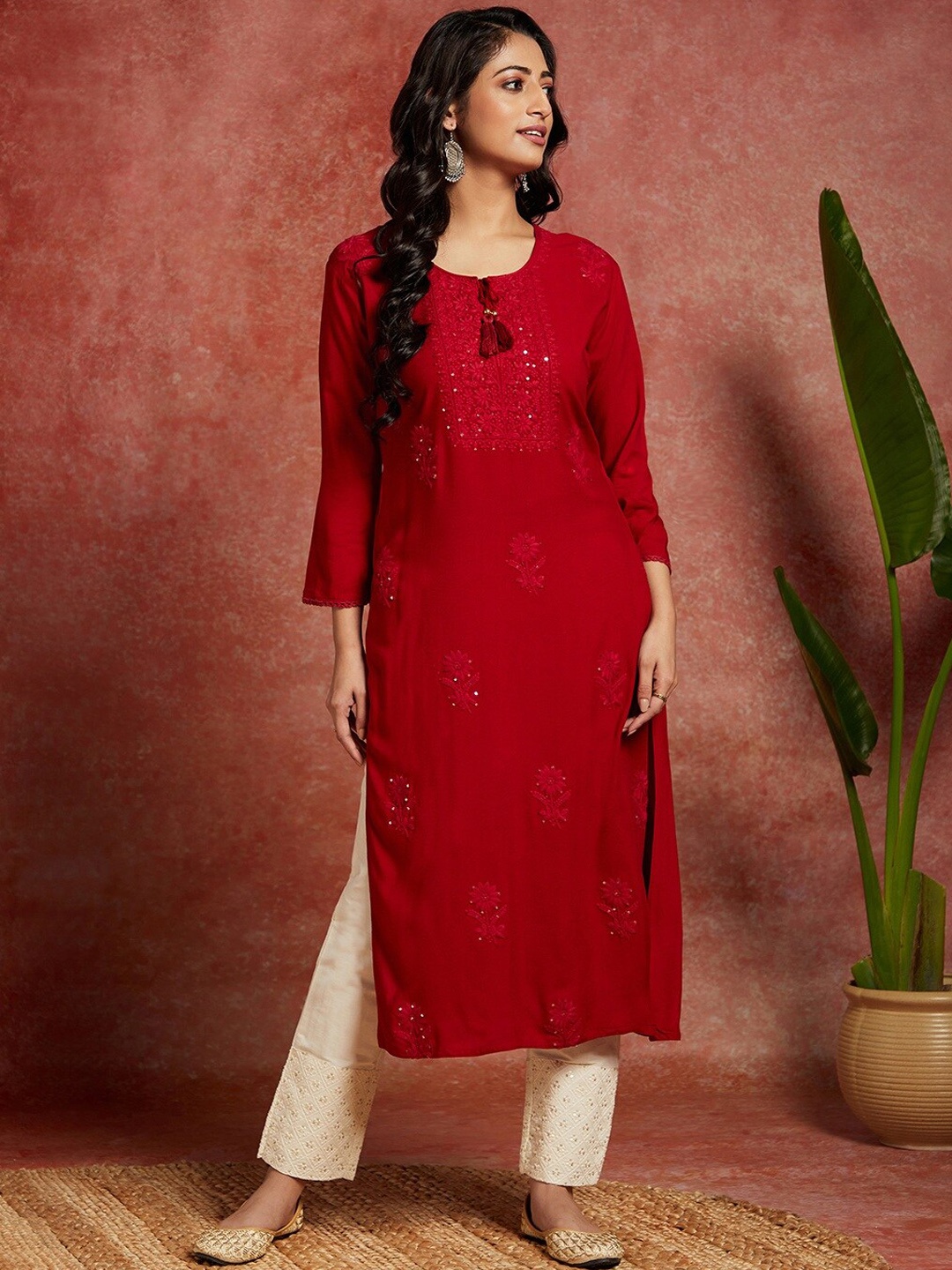 

Libas Floral Embroidered Tie-Up Neck Kurta, Maroon