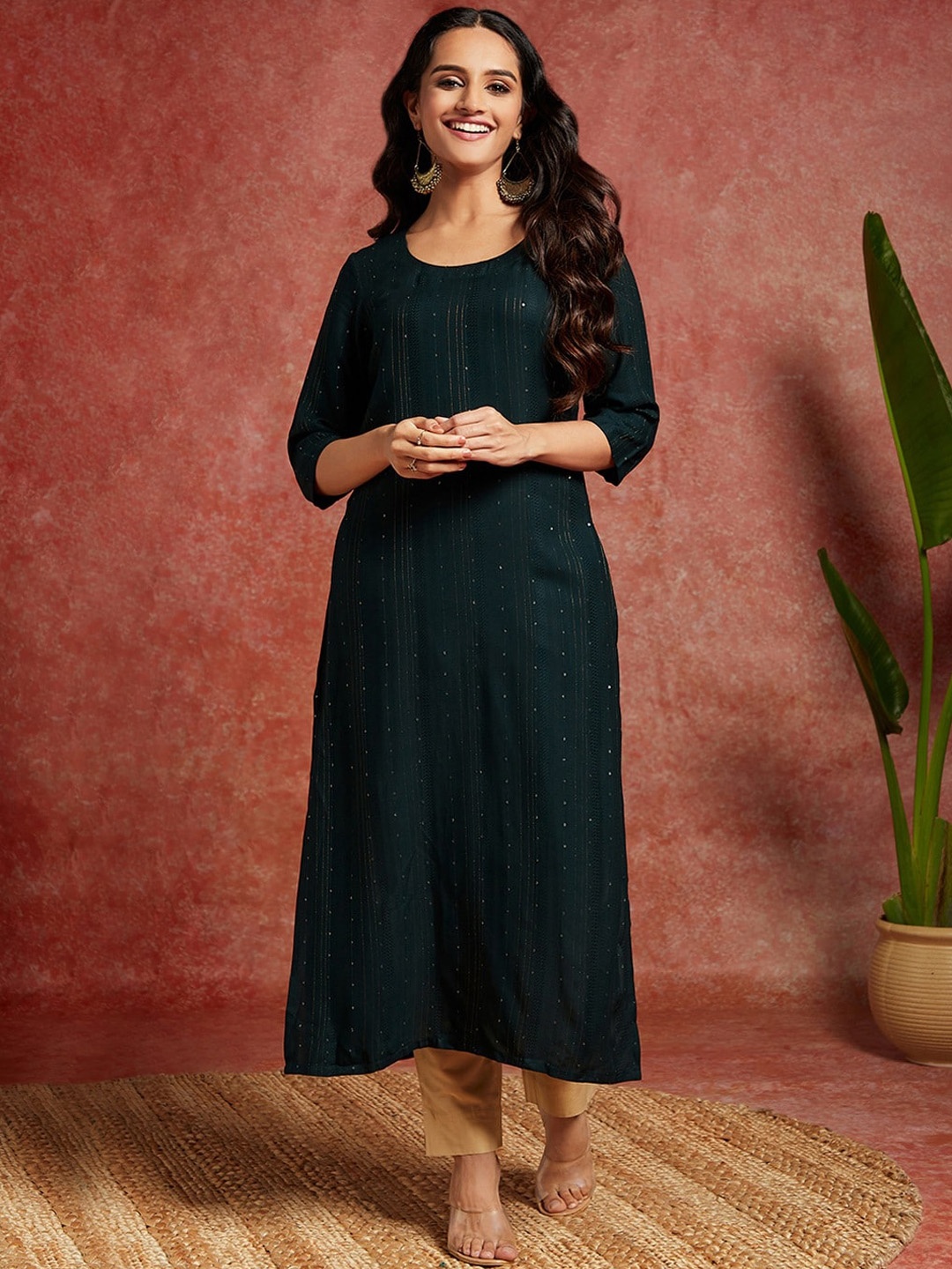 

Libas Geometric Embroidered Sequinned Straight Kurta, Green